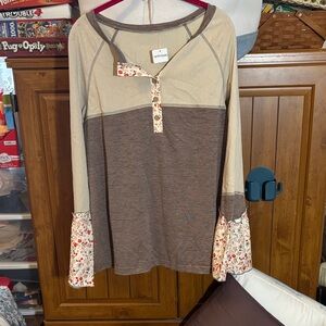 NWT Apricot Lane Cream and Brown Long Sleeve Top With Floral Sleeves Size Large